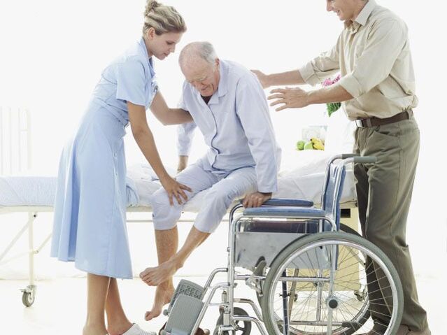بیمار بدون وسیله خاصی قادر به حرکت مستقل نیست